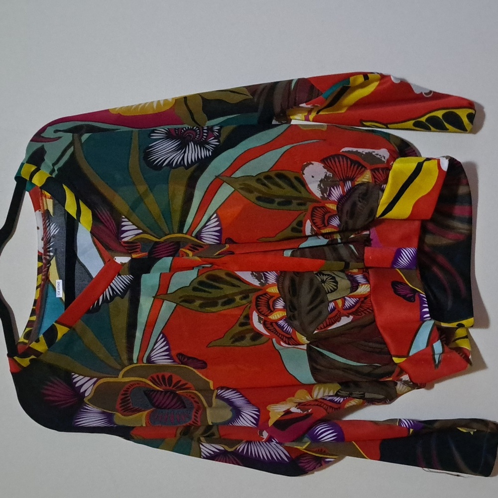🌈Bright Multicolored floral Blouse  Unique colorful and stylish Fit Soft/ silky